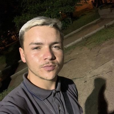 20y
🇪🇪
A vida é uma sopa e eu estou de garfo!
