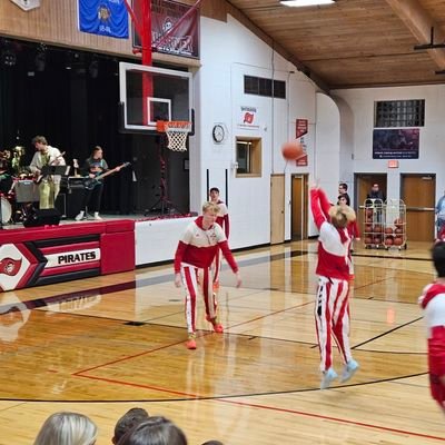 Wisconsin high school basketball fan. Posting score updates from games I attend.