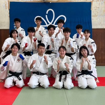 現在、🙆‍♂️11人🙆‍♀️6人、計17人で活動をしています🥋 ☀️練習時間 ☀️ 月、水【18:40~20:40】金【10:00〜12:00】土【10:40~12:40】クラブセンター3階の道場で練習しています！