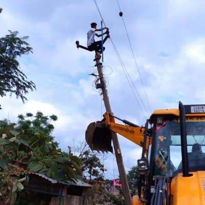 विद्युत सबस्टेशन ऑपरेटर (cspdcl ठेकेकर्मी) छत्तीसगढ़
छत्तीसगढ़ विद्युत विभाग के ठेकेदारों द्वारा ₹7700 वेतन में कार्य करने में मजबूर एवं पीड़ित कर्मचारी🤑