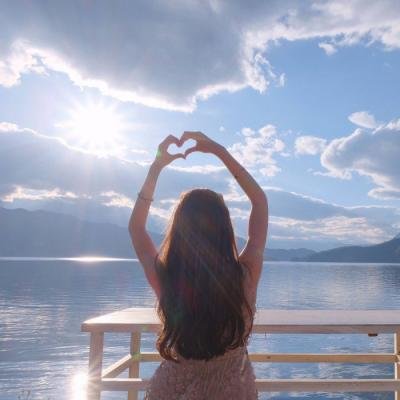 I live alone now and enjoy business, traveling, shopping, food and music. I have a calm personality and I hope we can be friends.