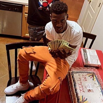 SL1104l's profile picture. Da rawest🥰