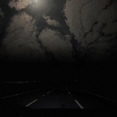 (وَضَاقَتْ عَلَيْكُمُ الْأَرْضُ بِمَا رَحُبَتْ ثُمَّ وَلَّيْتُمْ مُدْبِرِينَ ۝ ثُمَّ أَنْزَلَ اللَّهُ سَكِينَتَهُ عَلَى رَسُولِهِ وَعَلَى الْمُؤْمِنِينَ)