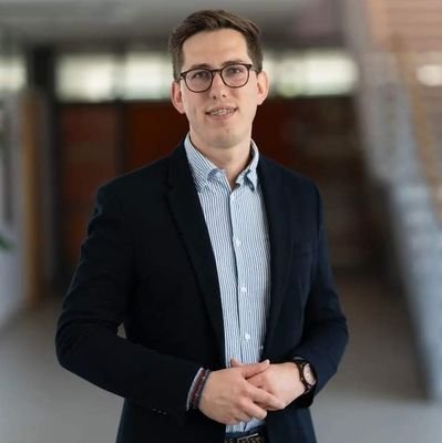 Reporter @Radio_Zet i @RadioZET_News. Wykładowca @UAM_Poznan 📧 k.grzadzielski@radiozet.pl