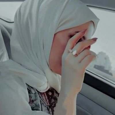 خريجة هندسة اتصالات الجامعة التكنلوجية