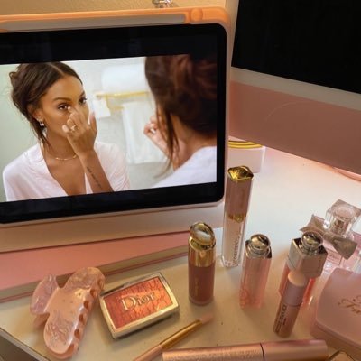 typegirlU's profile picture. all the spill is here!