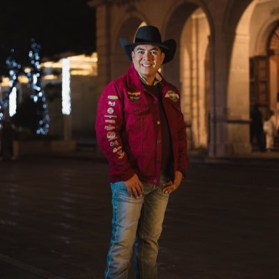 Cuernos Chuecos 🇲🇽 y Jaripeo Sin Fronteras 🇺🇸 Orgulloso de vivir sobre unas botas y de bajo de un sombrero.