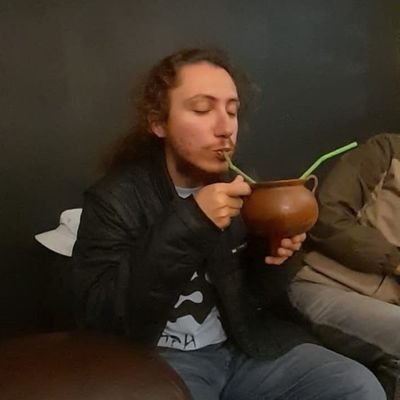 Inche ta Klaudio -
Ciclista 🚴♂️ - (a veces hago fotos) -
Aprendiz de vocación, luchador de convicción