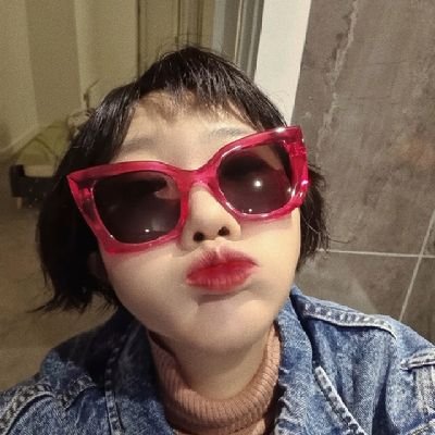 Saphirblau10's profile picture. Probably an interesting person