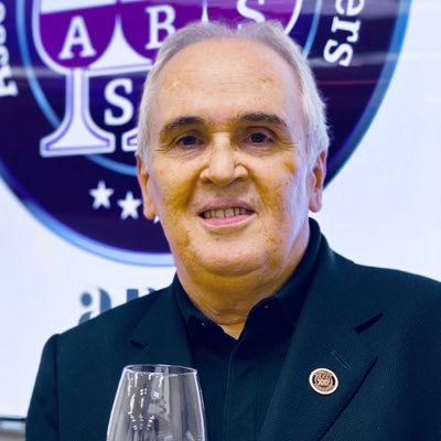 Vice-Presidente da Associação Brasileira de Sommeliers-SP Jornalista especializado em vinhos e viagens enoturísticas Formador Homologado de Jerez