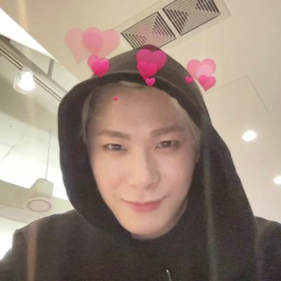 Met Astro 9/7/2022 🥰 Seen 3/9 EXO members live 🤭 Just here to show my love for a bunch of groups ✨🫰🏻| #ReachForTheStars ✨