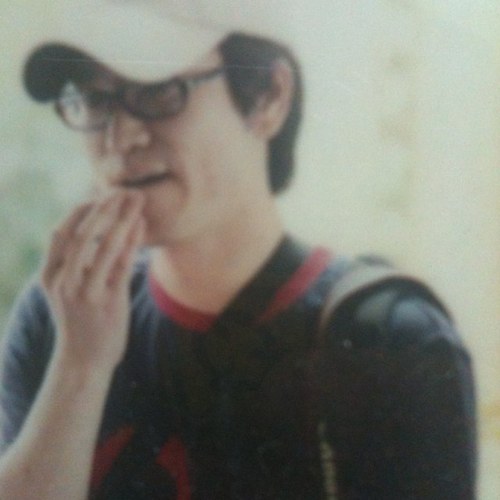 강물은바다를포기하지않습니다. 37세,두딸의 아빠,한여자의 남편, 사진쟁이, 영업쟁이, 까칠쟁이, 수구꼴통들 표현을 빌리면 빨갱이잡놈