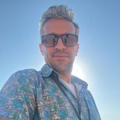 akhondaksevom's profile picture. 