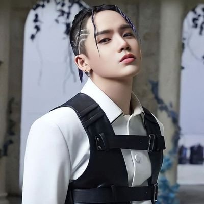 trsrchoii's profile picture. CHOI HYUNSUK 💞

she/her 🇵🇭