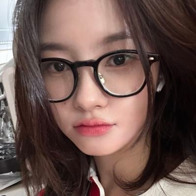 rewbitch's profile picture. 