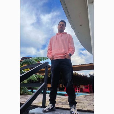 hiraadk's profile picture. آدمِ درست تو جای نادرست