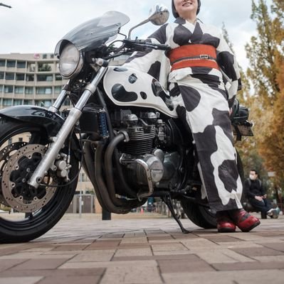 ushizephyr's profile picture. ※バイク垢と着物垢分けてません。バイクネタは少々言葉づかい汚いです。ご容赦を。※
牛柄Zephyr750/Dトラ125/酒/着物/低山登山/集団行動無理/ソロ&ペアツー/妖怪アメフラシ/東京都下/