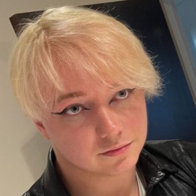 Aspiring music artist and a spontaneous weirdo. - https://t.co/H5SM4lYjs2