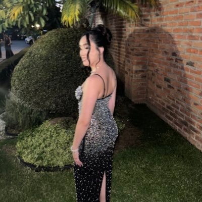 liolyyy's profile picture. life’s a bitch and then you die