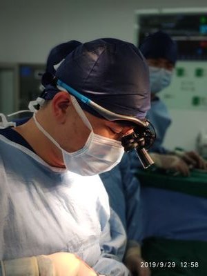 OldfoxWR's profile picture. A Orthopedic surgeon