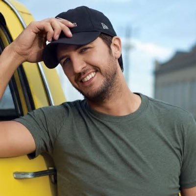 fans page  for LUKE BRYAN