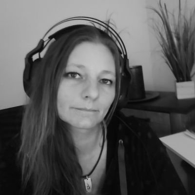 hey na ❤  
FrauWeschde (Alex) in kurzen Worten: etwas verpeilt, dauernd am lachen 🙃  Kleine Streamerin auf Twitch.
https://t.co/MhexjF6Hyq