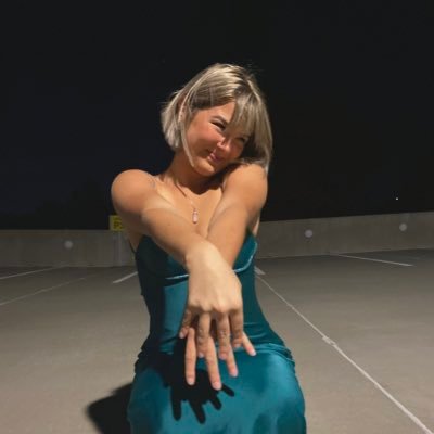 elizasiskk's profile picture. 