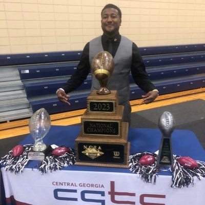 Offensive NCFA National Championship Coach, Co-Host of The Dummies that Know Everything Podcast. Purdue Univ Alumni 2022