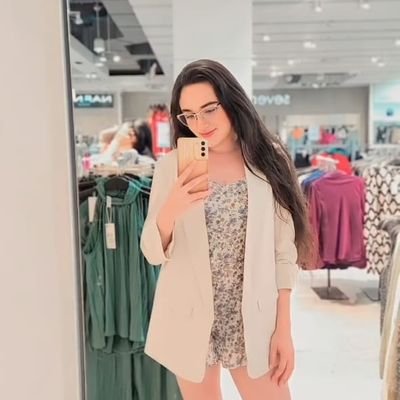 sobrevivir esa es la cuestion 💖
reee obsesionada por el ramen y el sushi 😜
moda, música y libros 🤩