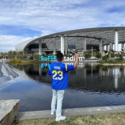 Cloop027's profile picture. 