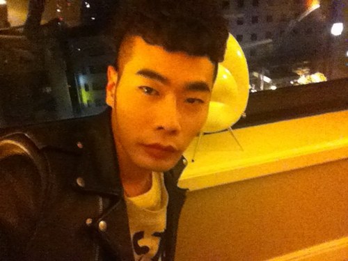 UV_MUZIE's profile picture. Hiphop을 사랑하며 Electro를 갖고노는 Rock을하고싶은 Funky한 남ㅈㅑ