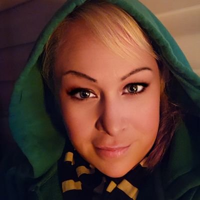 sapphire81eyes's profile picture. Im dangerous wrapped up in a bow🫣😎