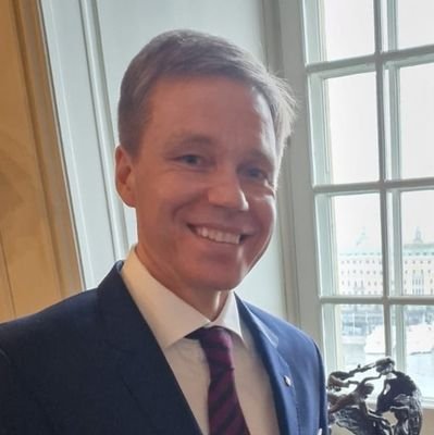 Handsome family man working in taxes and local politics. Chair of the Municipal Council (M) in Ekerö. Tweets are private or political, not work-related.