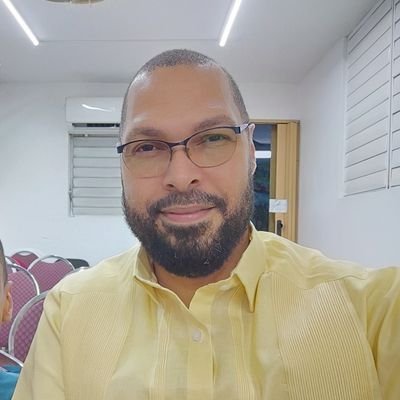Soy creyente en Cristo Jesús. Amo los libros y me gusta pasar tiempo con la familia.