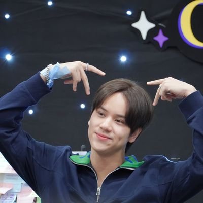 เพื่อนบอกให้เลิกติ่งแล้วจะเจอผชดีๆ จะเลิกได้ไงอ่ะ ก็ในเมื่อผชดีๆคือผชที่ติ่งอยู่อ่ะ