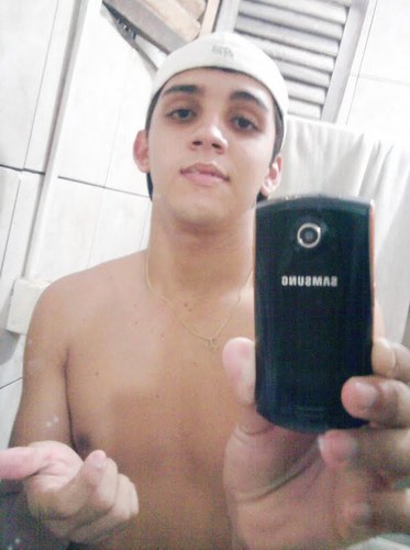 17 anos ,Jiu Jiteiro, Amante do MMA , Humilde , Flamenguista , Capricorniano , Feliz , Curtidor e Ousado  .