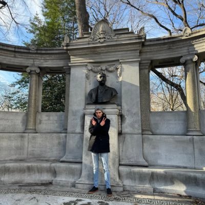 A_VeteranRookie's profile picture. fuck money, friends rule.