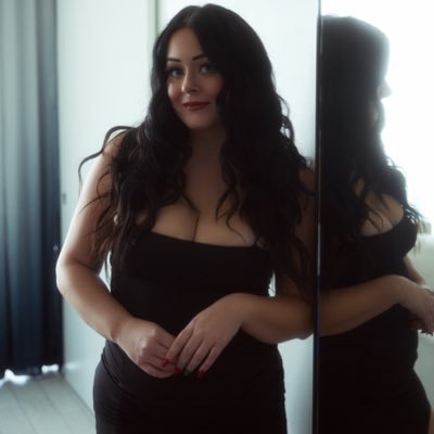 Teacher/coach! formerly known as “Paige”. 32 y.o, 5’4, 34DDD, bisexual. $10 OF always on SALE!