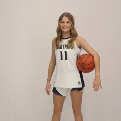 sophiebusch_'s profile picture. Appleton North HS ‘26 | PG/G | WI Blaze Basketball #11 | Basketball, Track, Cross country | 5’9”| https://t.co/ZFV6tMMAGo