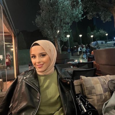 ben imam değilim gülebilirim :')