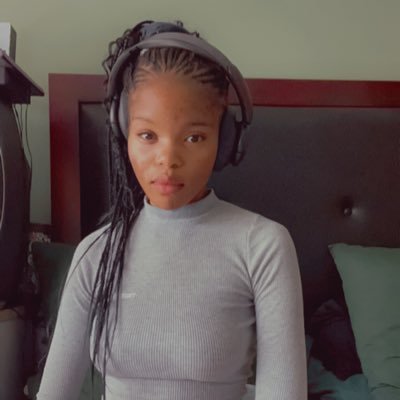 SihleThabana's profile picture. Weirdo 🌈