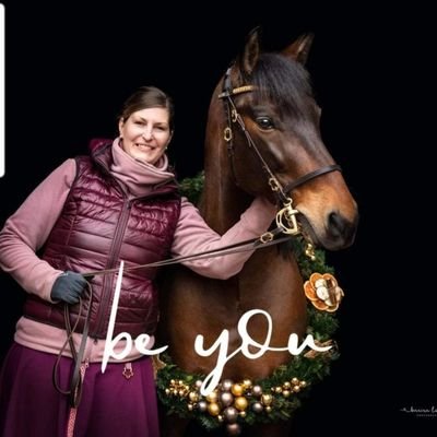 clarafall111's profile picture. ... 🐴🧬❤                                                 mental health awareness🌿