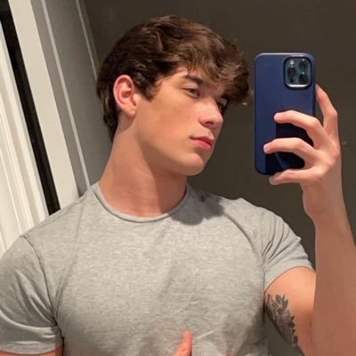 pablogxrc's profile picture. por lo que sea en twitter 🤘🏻