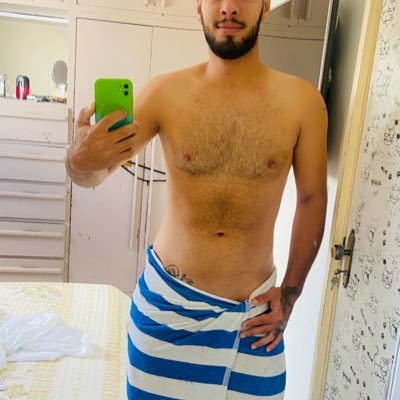 Capixaba | Pansexual | Exibicionista discreto e direto | 1,87 altura | 92kg | Em relacionamento aberto.