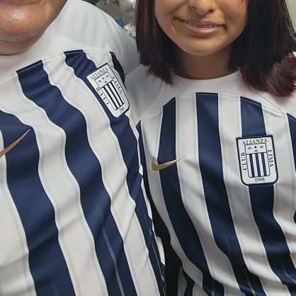 Hincha del más grande del Perú, Alianza Lima
🇨🇺🇵🇦🇺🇲🇪🇨🇦🇷🇨🇱