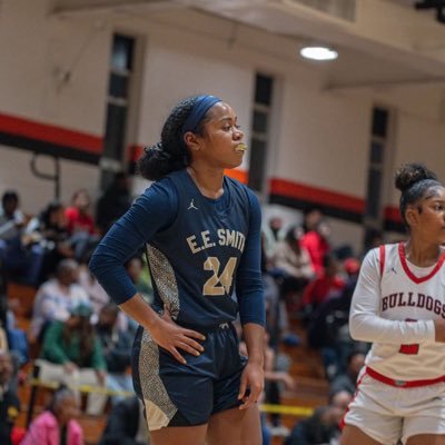 c/o ‘24| ee smith high | 3.854 gpa | 🏐🏀🏃🏽‍♀️ |