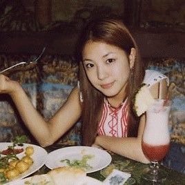내 시선에 머무는 것을 더욱 자세히 사랑하는 것.
