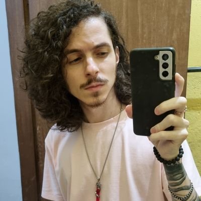 Brazilian | he/him | Front-end Developer at Goomer | Streams and Illustrates as a hobby | https://t.co/4yP6GboW6n