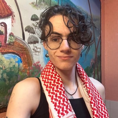 she/her ✡️ fighting for working class issues. steering @tacoma4all, co-chair @tacomadsa 🌹