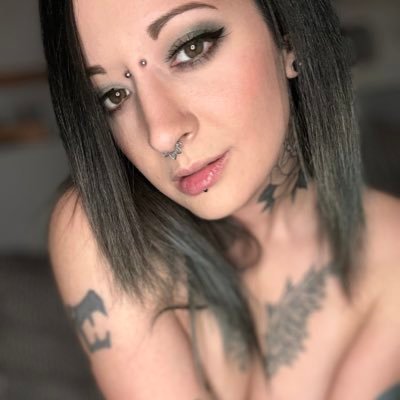 💋 Scene Qween 💀 Creator || Twitch Streamer || 18+ || Artist || Links and OnlyFans💋 Below https://t.co/KOa7VLchbO 💀